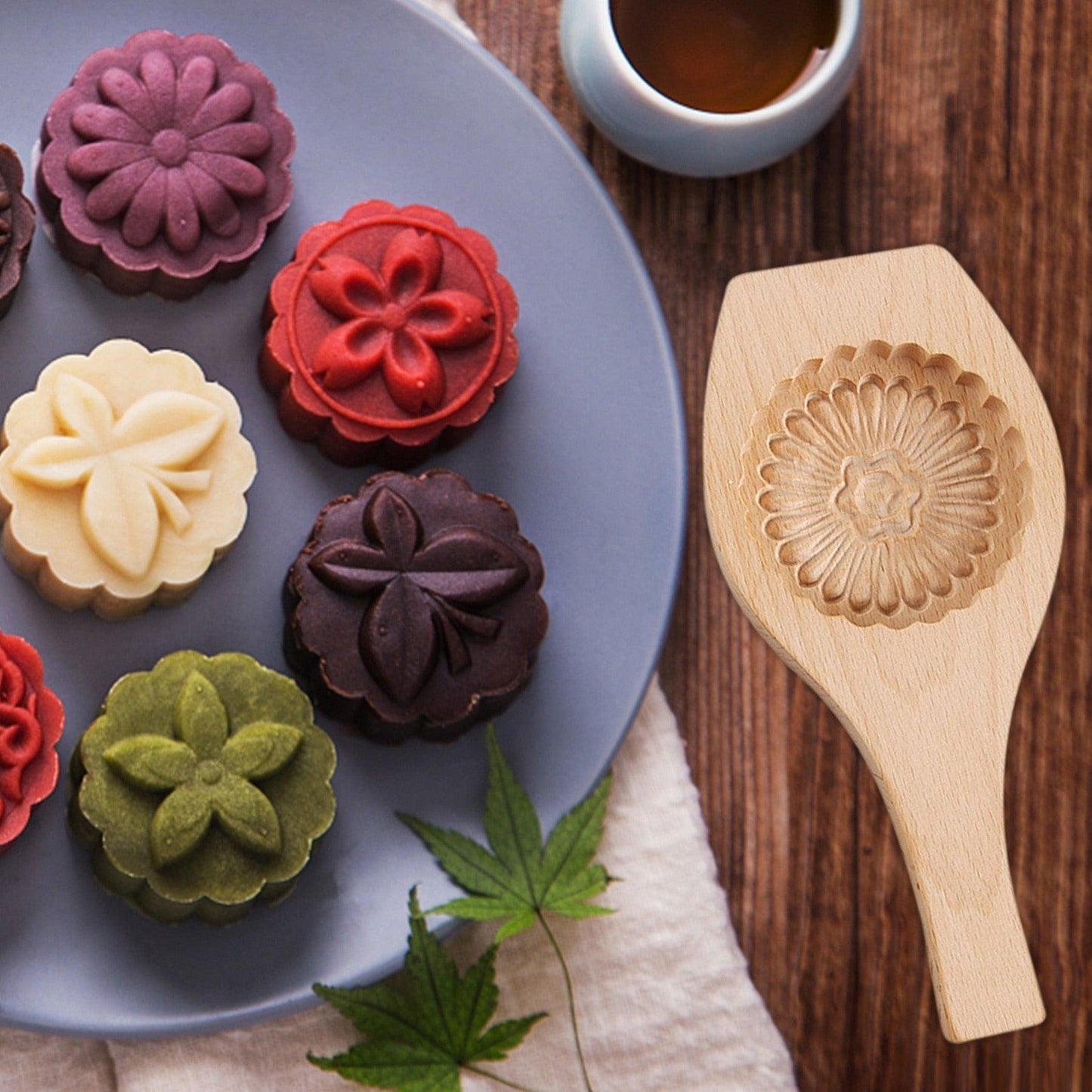 Wooden Tradition Moon Cake Molds Desserts Tools Cake Biscuit Baking Mold Three Dimensional Flower Pattern Wooden Mold Carved Round Wooden Mould Press Mooncake Mold Middle Eastern Cookie Cake Mold
