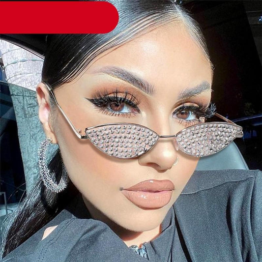 Top Designer New Cat Eye Design Sunglasses For Women New Small Size Luxury New Popular Rhinestone Sun Glasses For Women New Vintage Style Eyeglasses